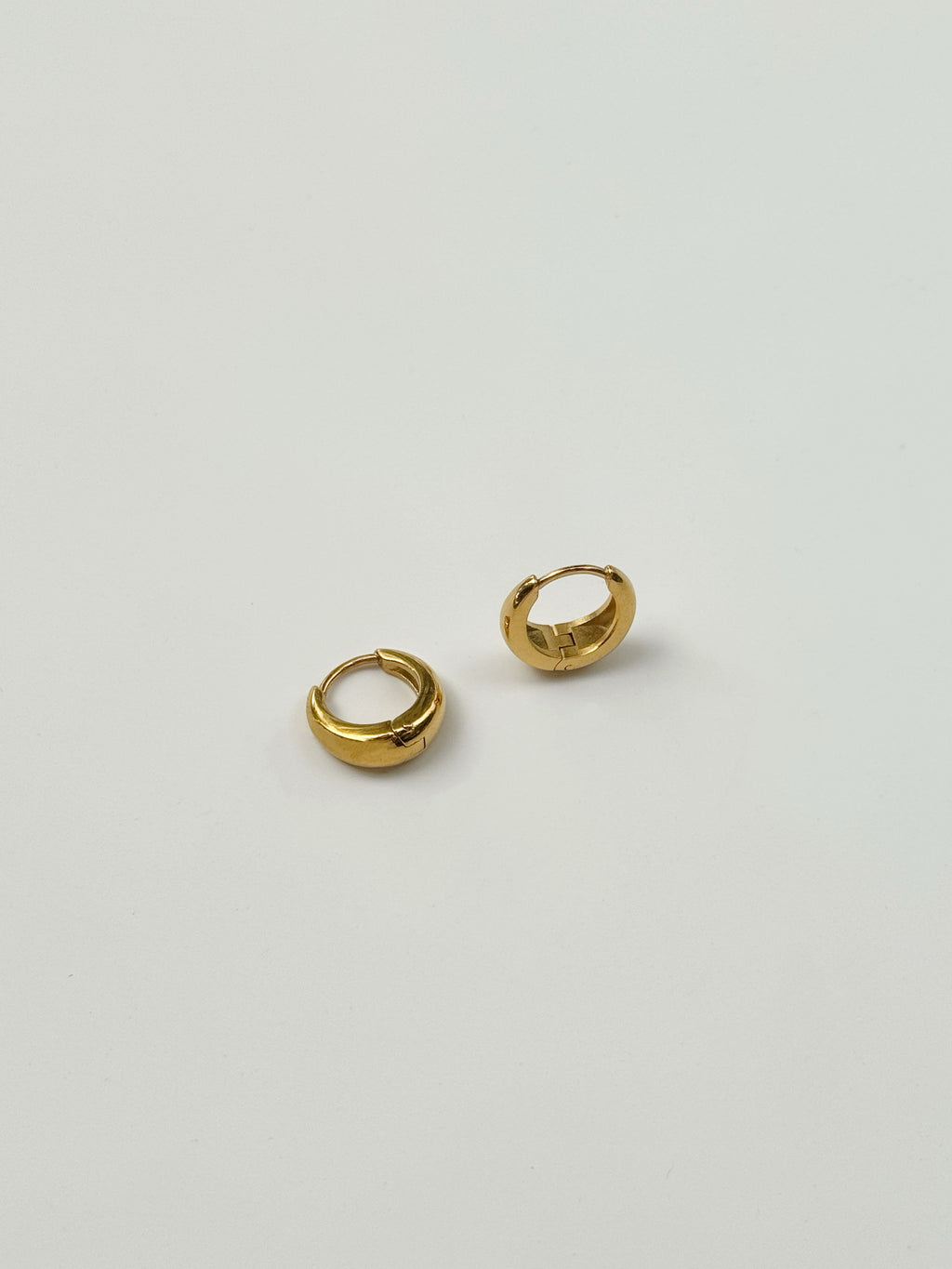 MUST-HAVE MINI HOOPS
