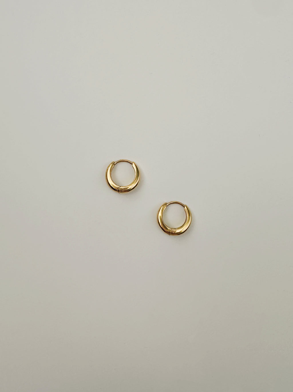 MUST-HAVE MINI HOOPS
