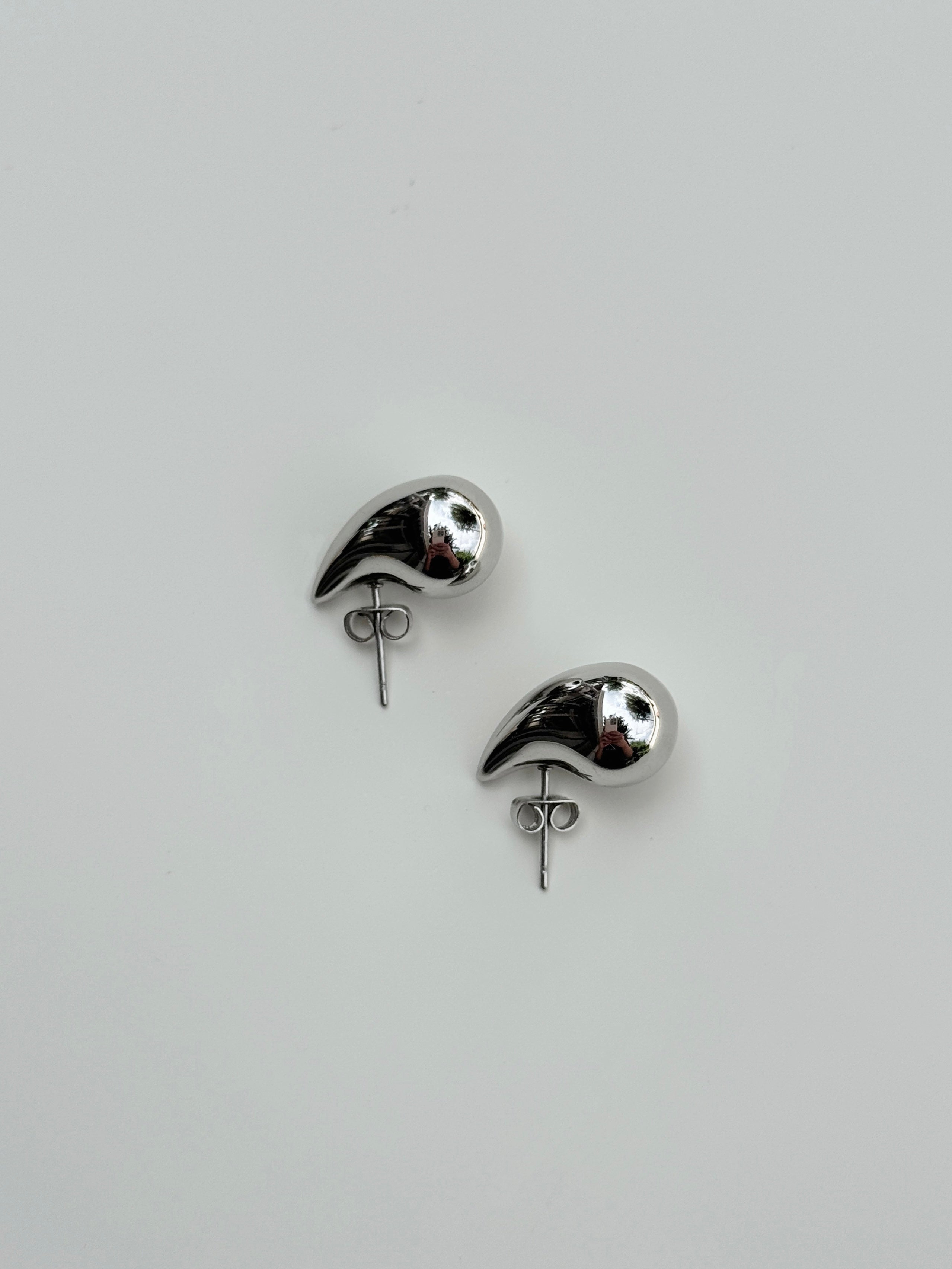 DEWDROP EAR STUDS (SILVER)